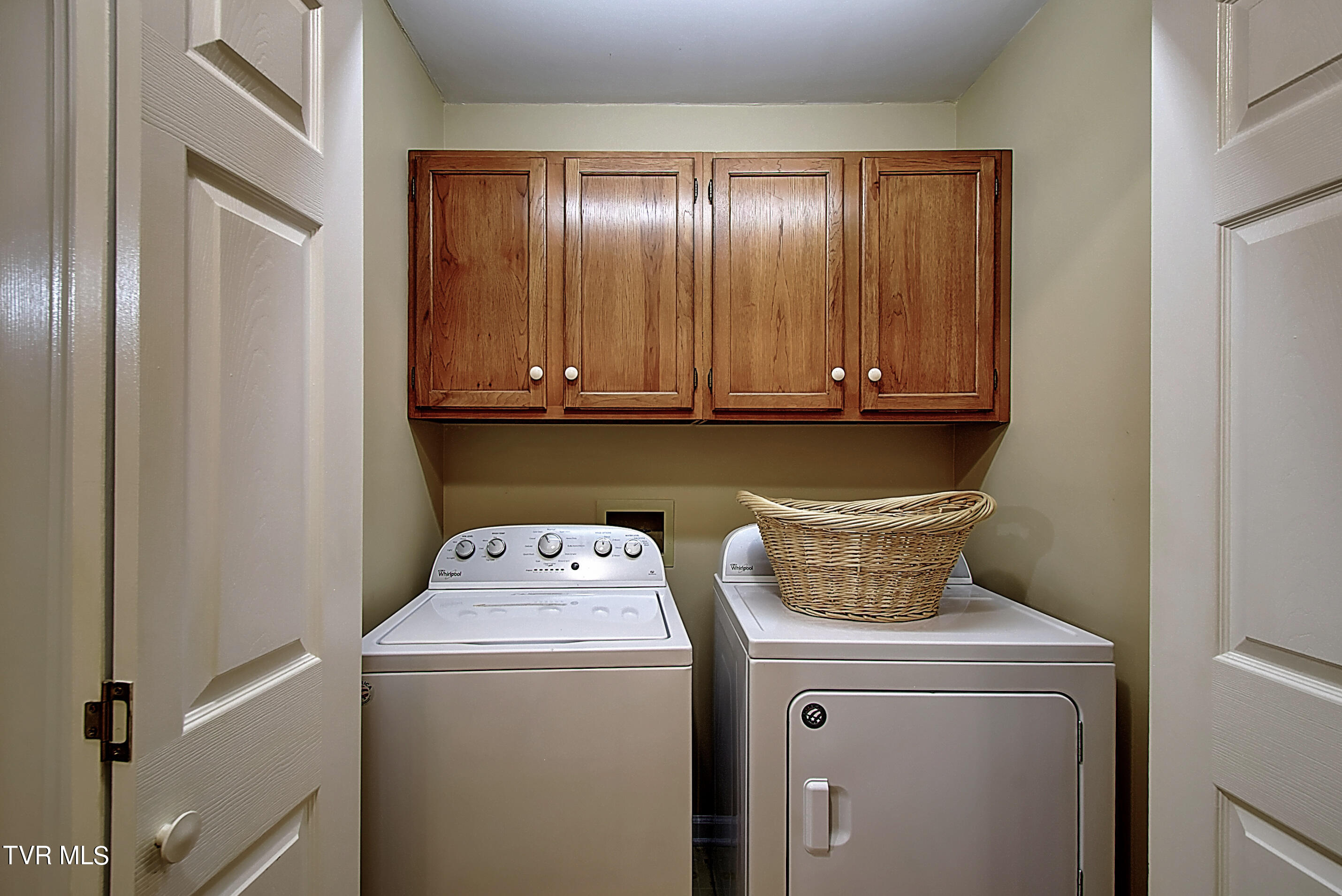 Johnson City, Tennessee 37601, United States, 2 Bedrooms Bedrooms, ,2 BathroomsBathrooms,Residential,Pending,44788