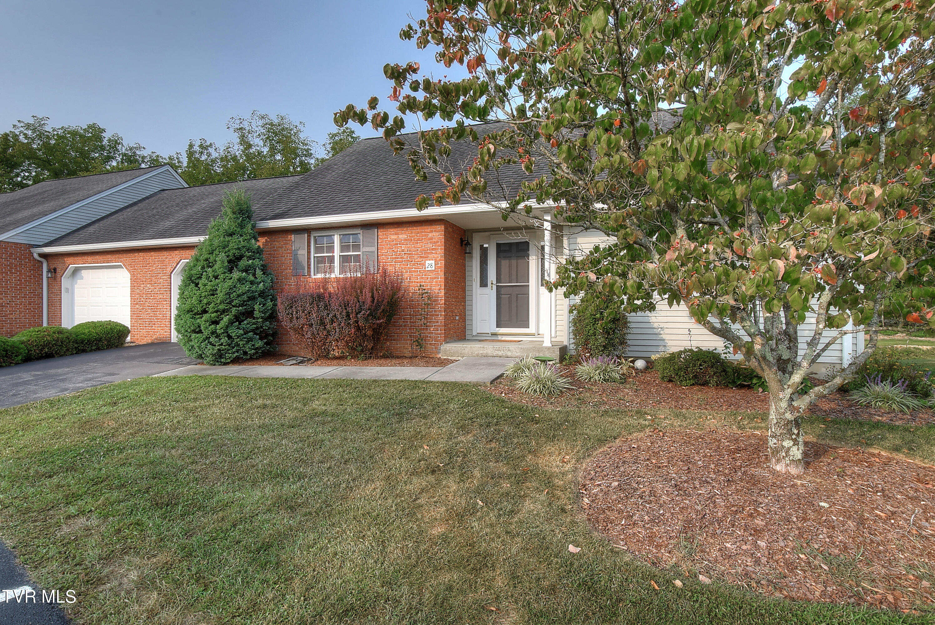 Johnson City, Tennessee 37601, United States, 2 Bedrooms Bedrooms, ,2 BathroomsBathrooms,Residential,Pending,44788