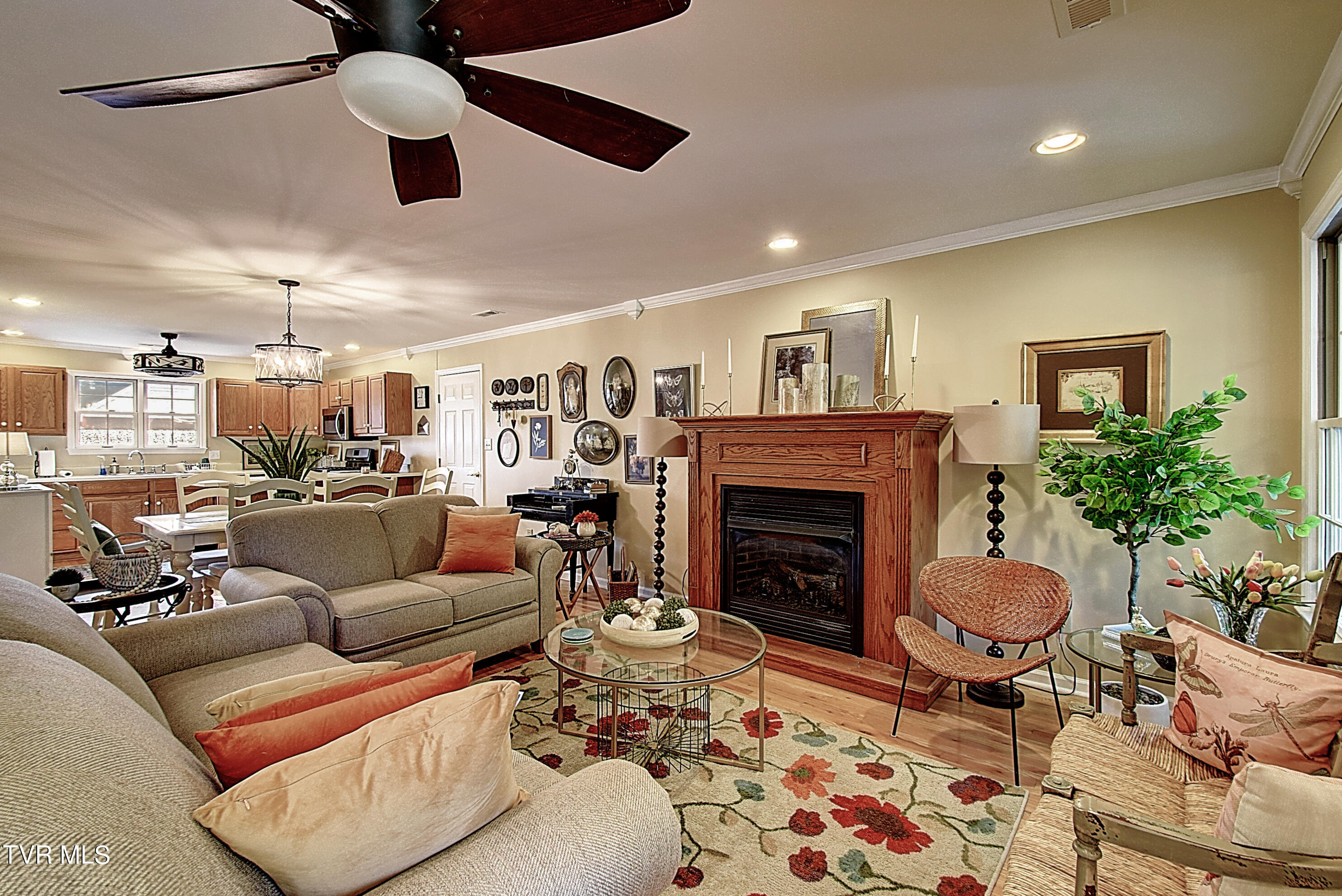 Johnson City, Tennessee 37601, United States, 2 Bedrooms Bedrooms, ,2 BathroomsBathrooms,Residential,Pending,44788