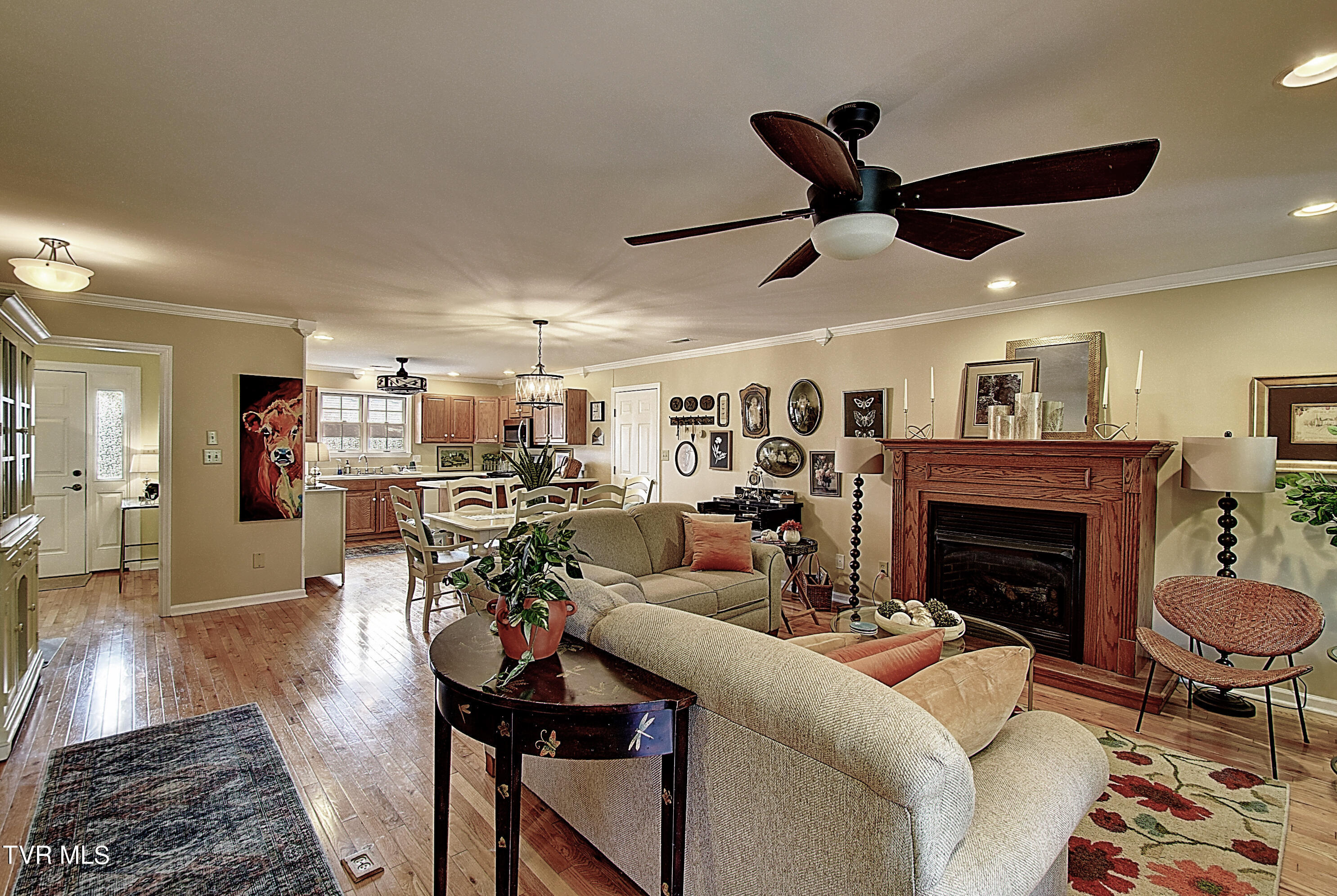 Johnson City, Tennessee 37601, United States, 2 Bedrooms Bedrooms, ,2 BathroomsBathrooms,Residential,Pending,44788