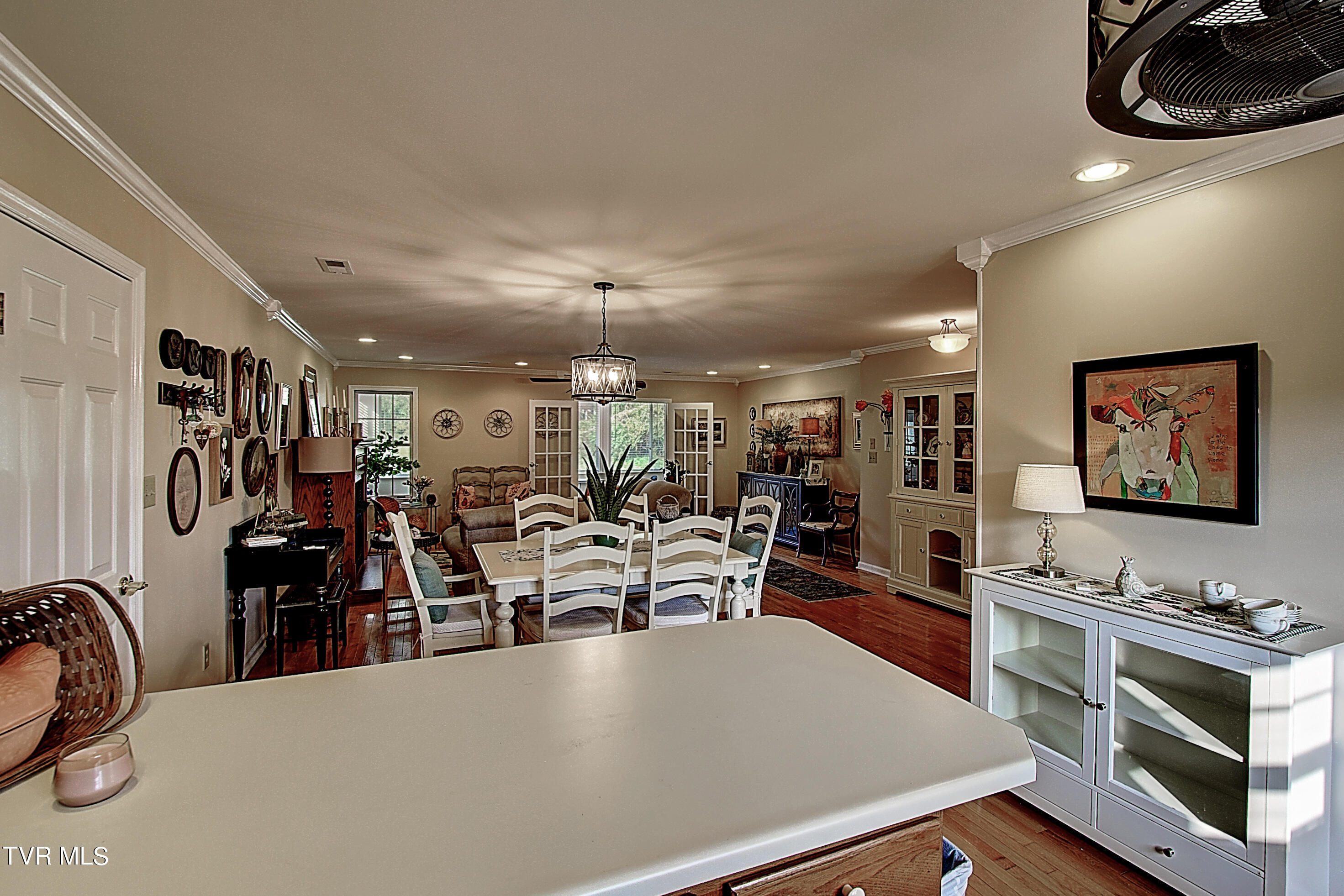 Johnson City, Tennessee 37601, United States, 2 Bedrooms Bedrooms, ,2 BathroomsBathrooms,Residential,Pending,44788