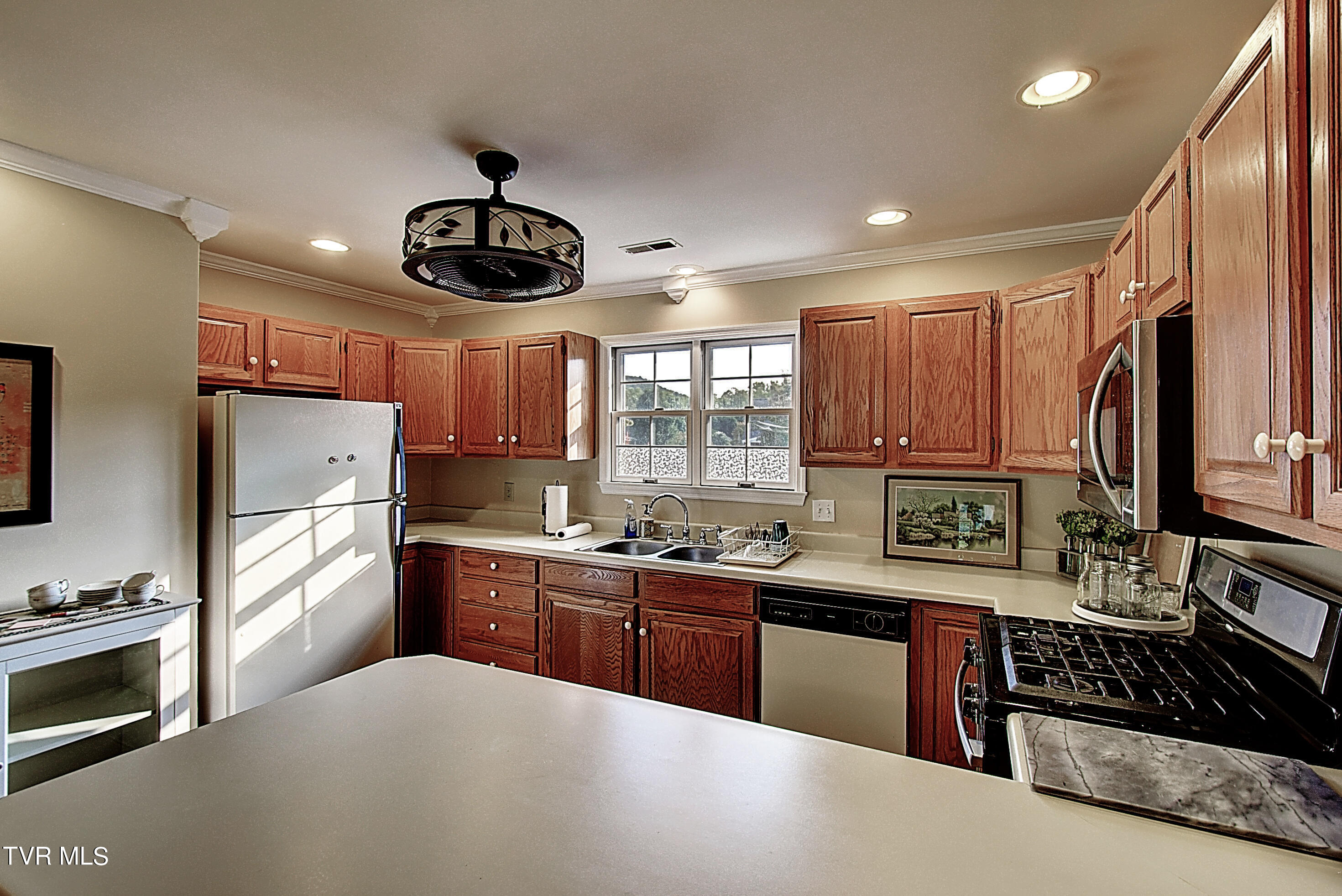 Johnson City, Tennessee 37601, United States, 2 Bedrooms Bedrooms, ,2 BathroomsBathrooms,Residential,Pending,44788