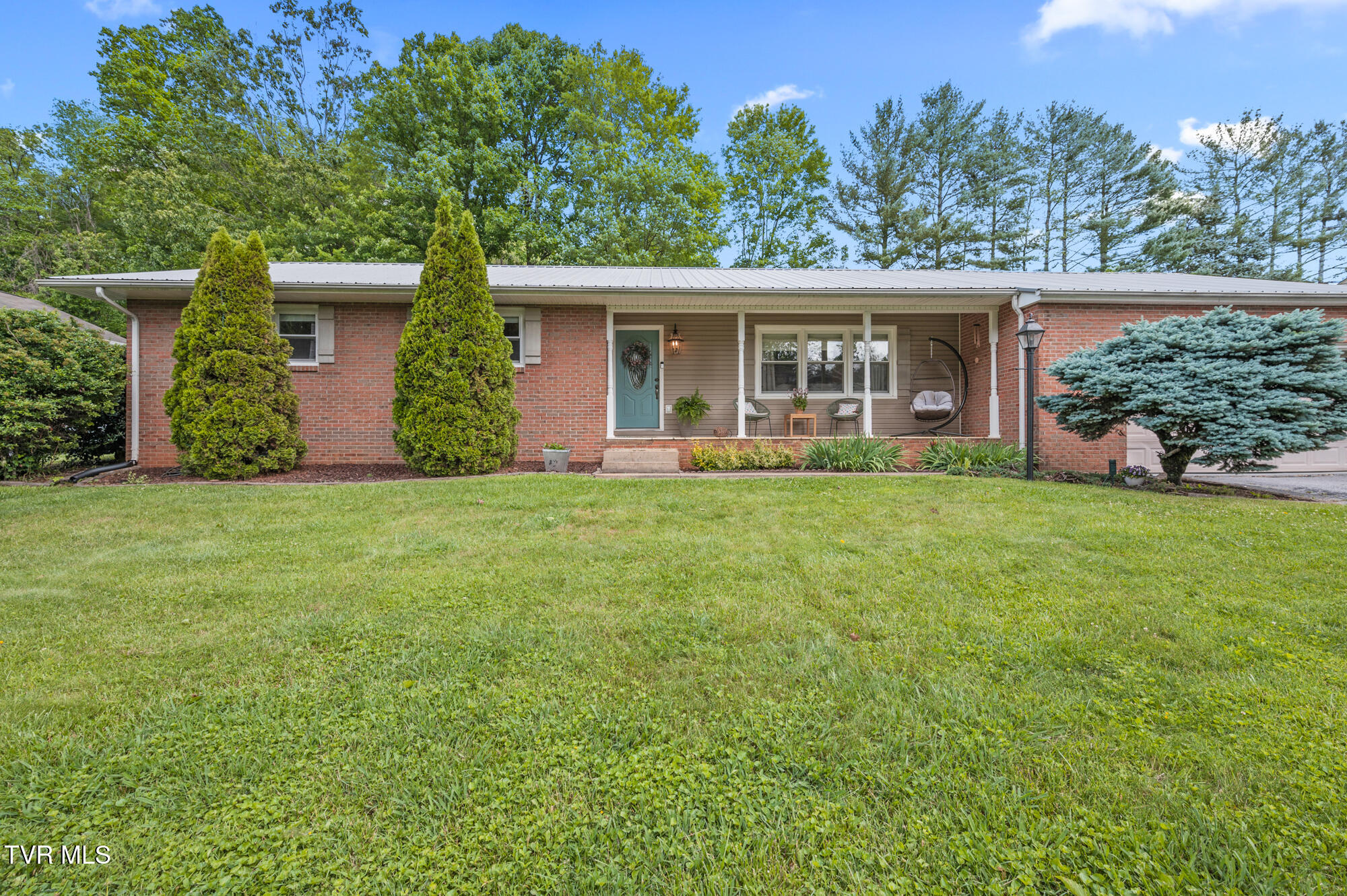 7447 Pin Oak Circle, Bristol, Virginia image 2
