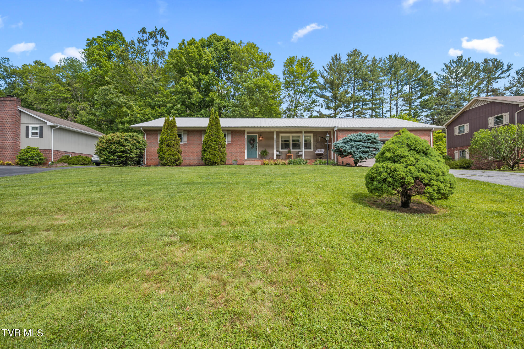 7447 Pin Oak Circle, Bristol, Virginia image 1