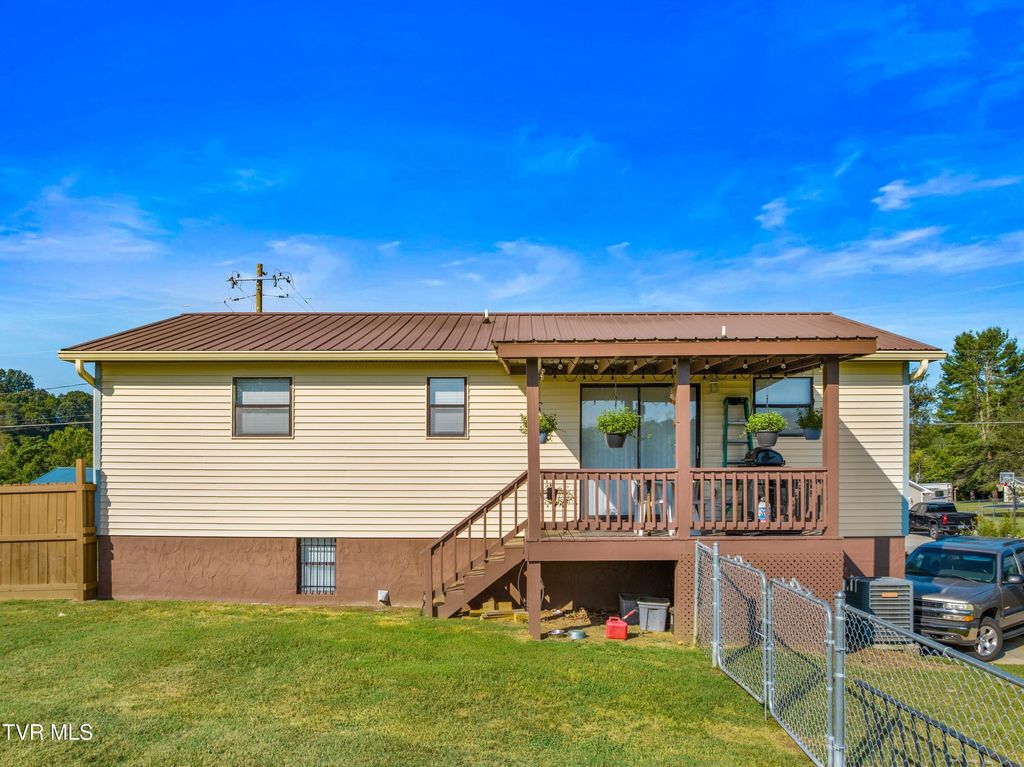 Photo of 2205 Kingswood Drive, Morristown, TN 37813 (MLS # 9983389)