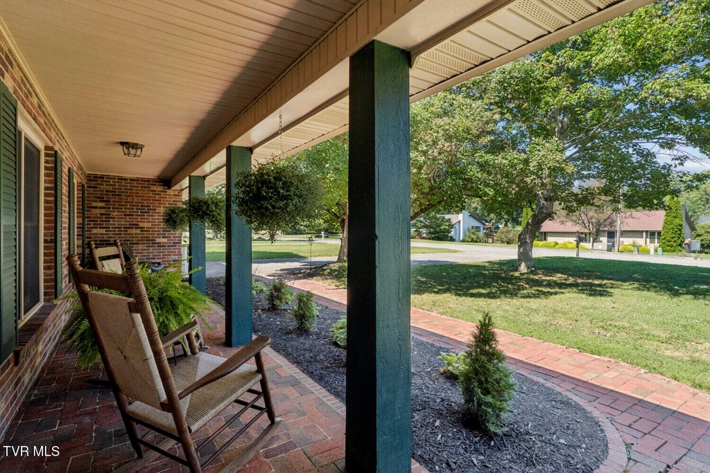 Photo of 306 Hale Meade Drive, Johnson City, TN 37615 (MLS # 10000373)