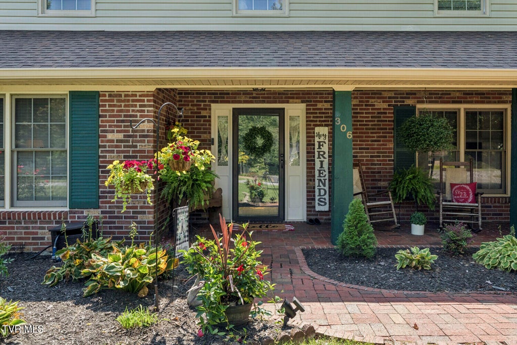 Photo of 306 Hale Meade Drive, Johnson City, TN 37615 (MLS # 10000373)