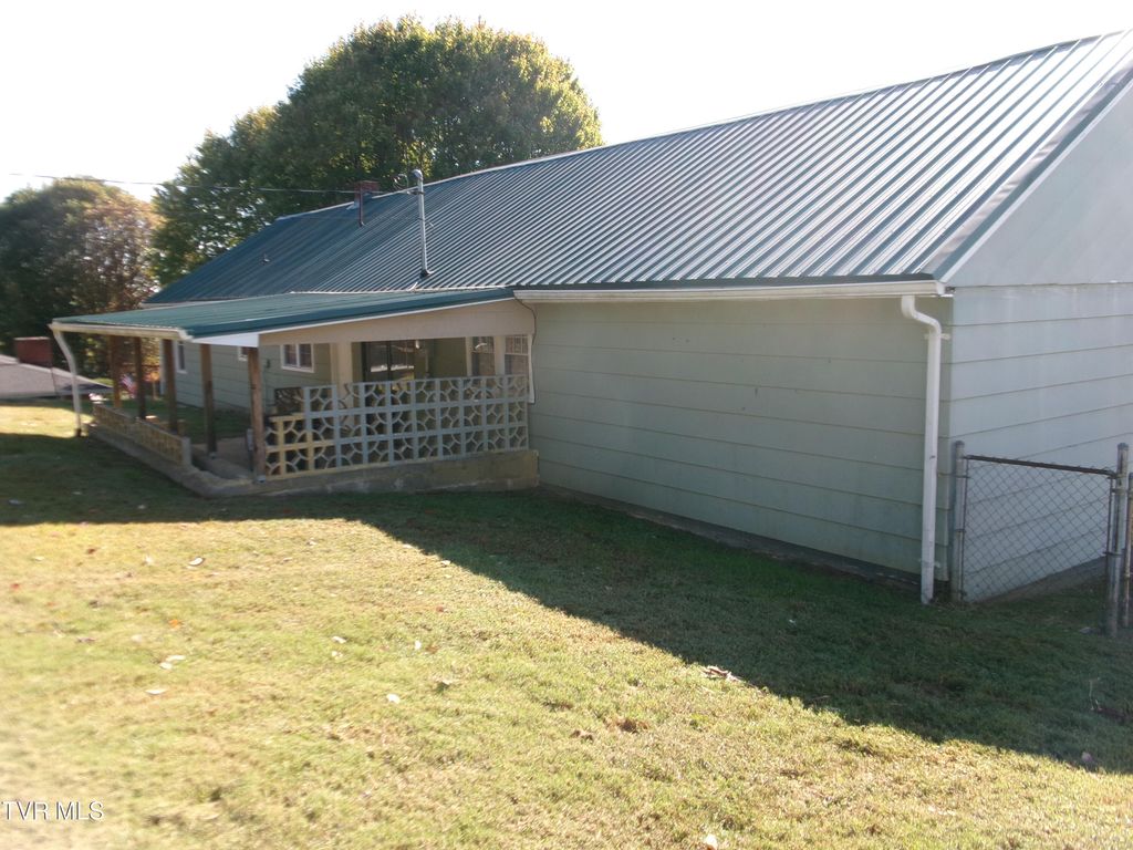 Photo of 443 Holly Street, Mount Carmel, TN 37645 (MLS # 9994566)