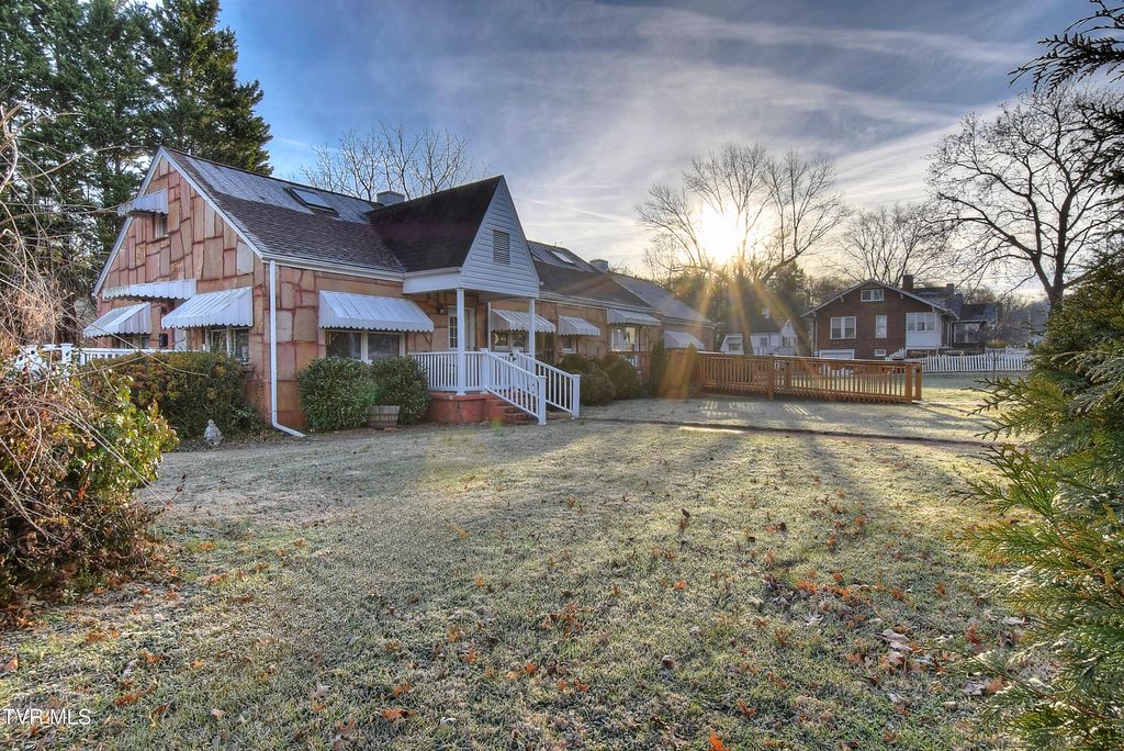 Photo of 627 Maple Street, Johnson City, TN 37604 (MLS # 9989786)
