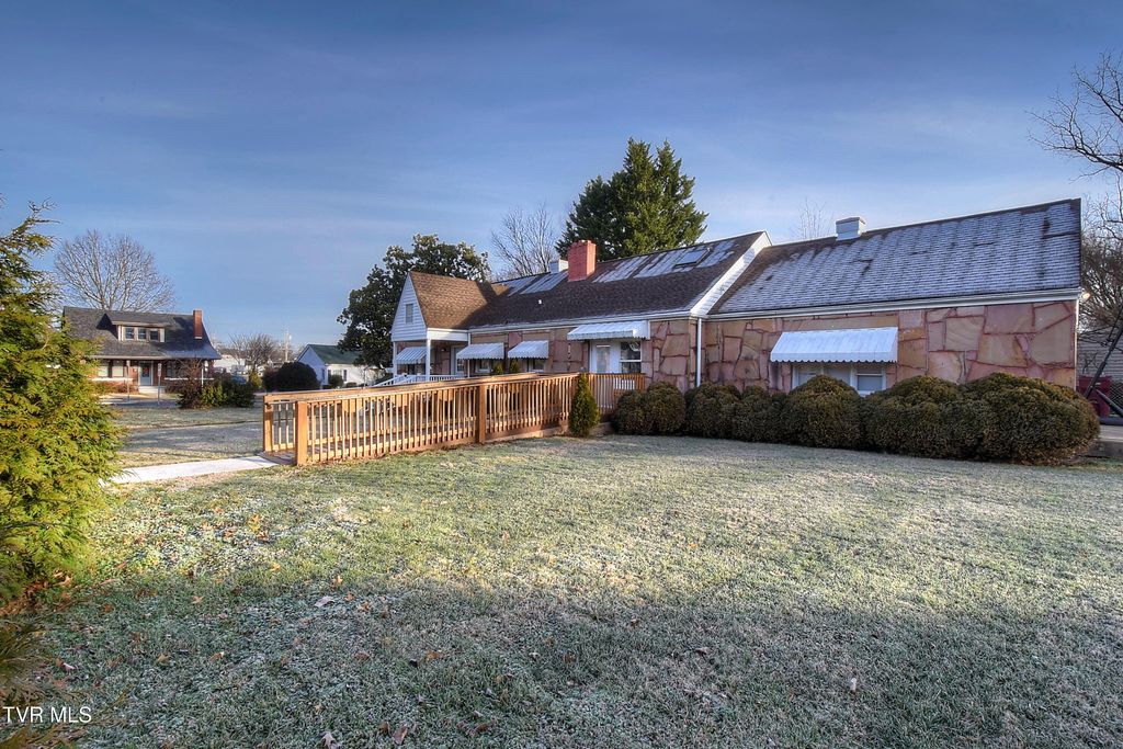 Photo of 627 Maple Street, Johnson City, TN 37604 (MLS # 9989786)