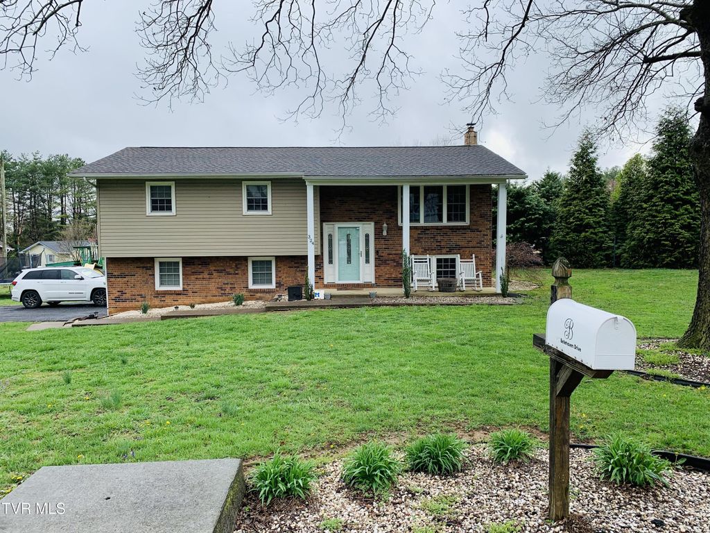 Photo of 324 Bellehaven Drive Dr, Bristol, VA 24201 (MLS # 9978094)