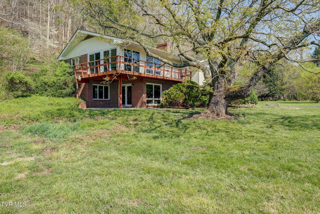Photo of 375 Okolona Drive, Erwin, TN 37650 (MLS # 9993784)