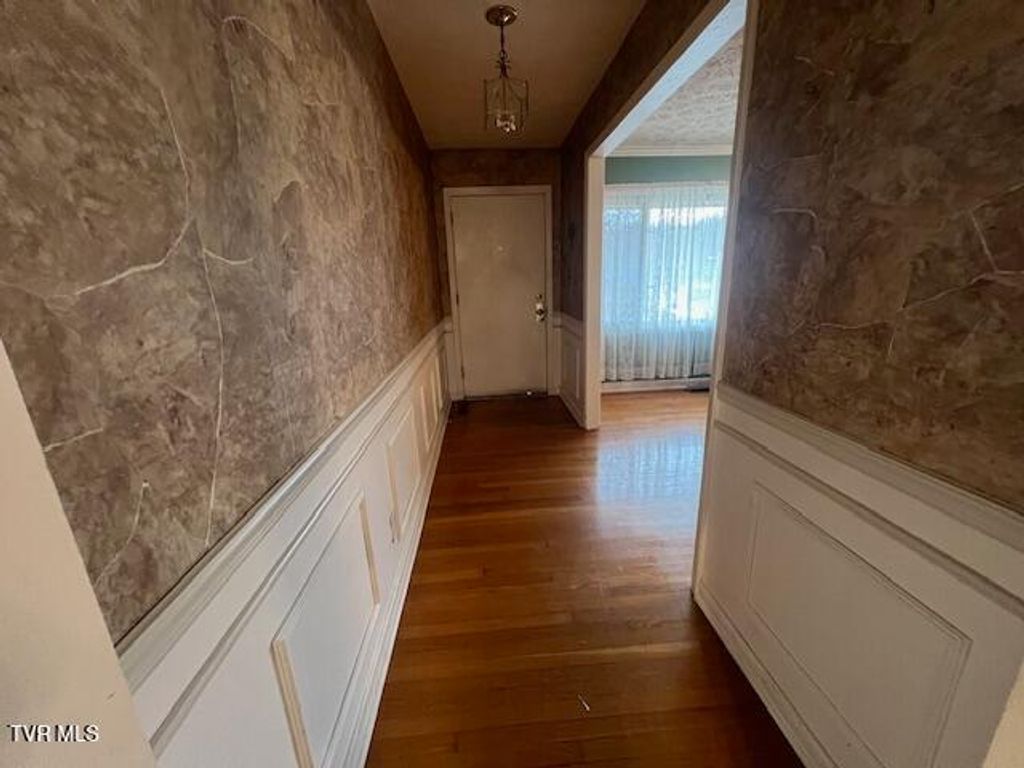 Photo of 1682 Randich Drive, Kingsport, TN 37660 (MLS # 9992380)