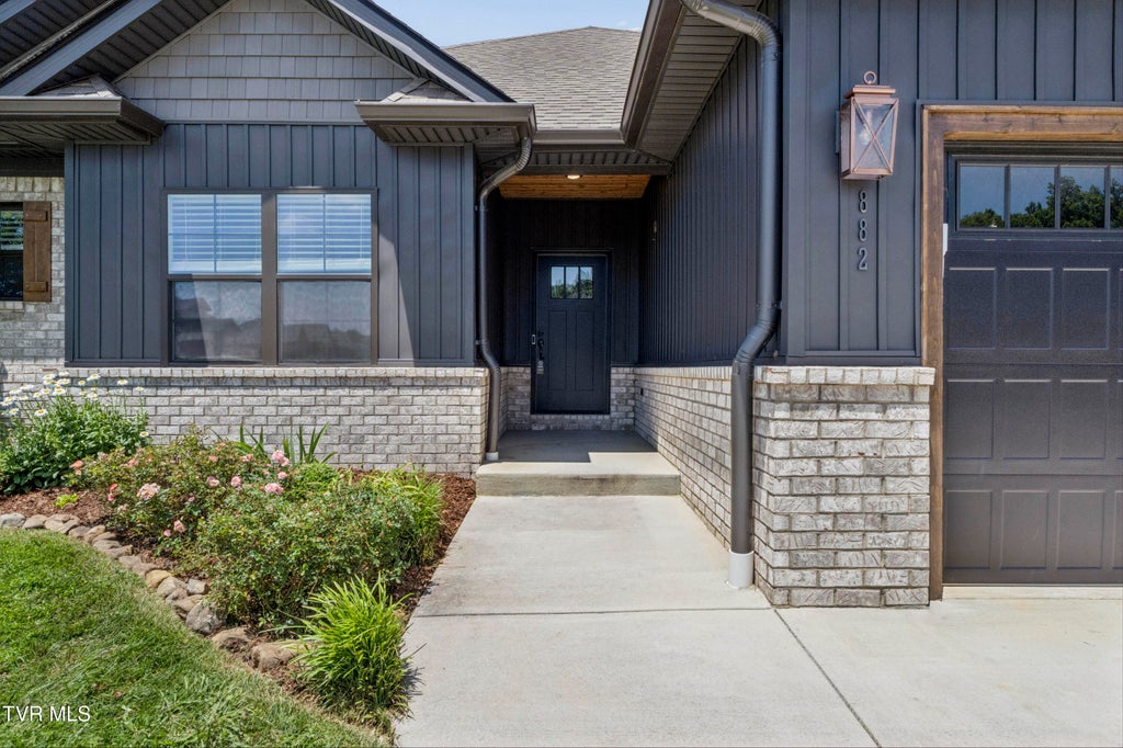 Photo of 882 Gardenia Drive, Johnson City, TN 37615 (MLS # 9998154)