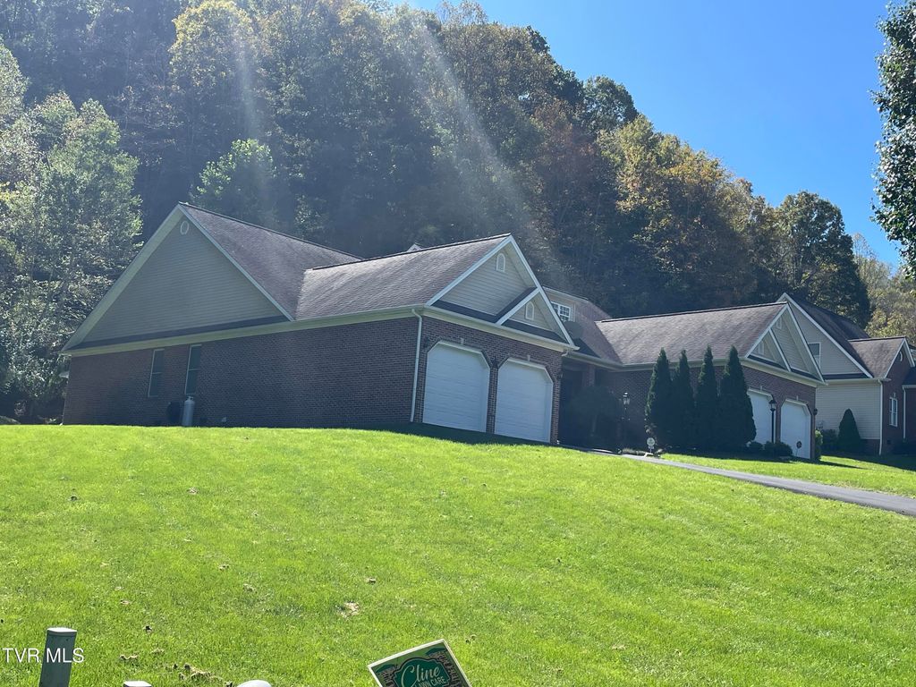 Photo of 251 Cresswood Drive #251, Richlands, VA 24641 (MLS # 9990960)