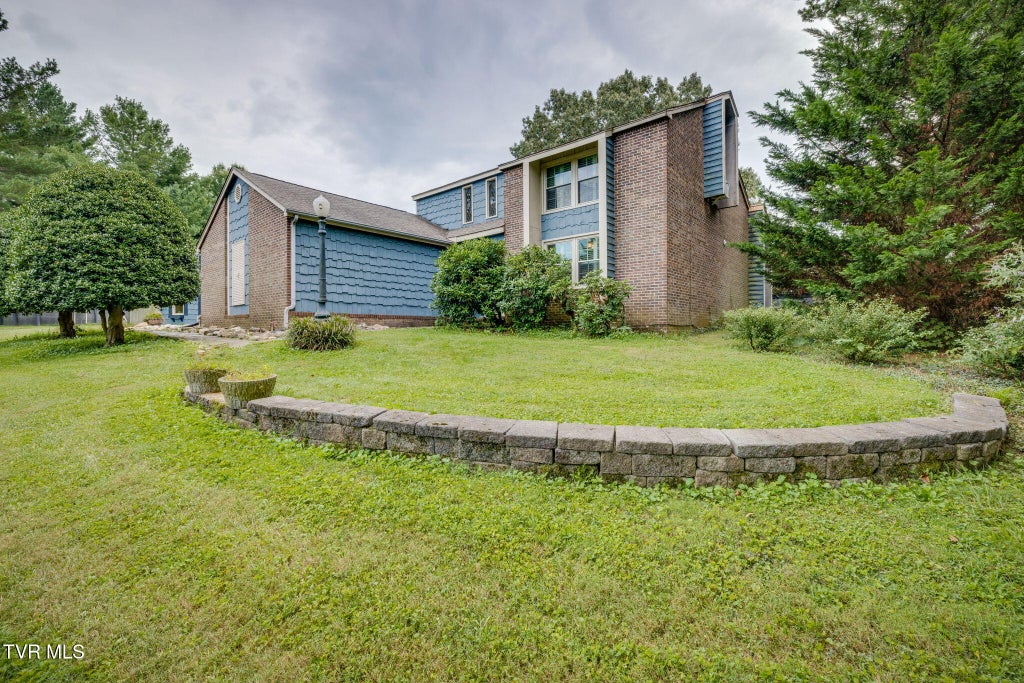 Photo of 409 Helmsdale Drive, Kingsport, TN 37664 (MLS # 10000316)
