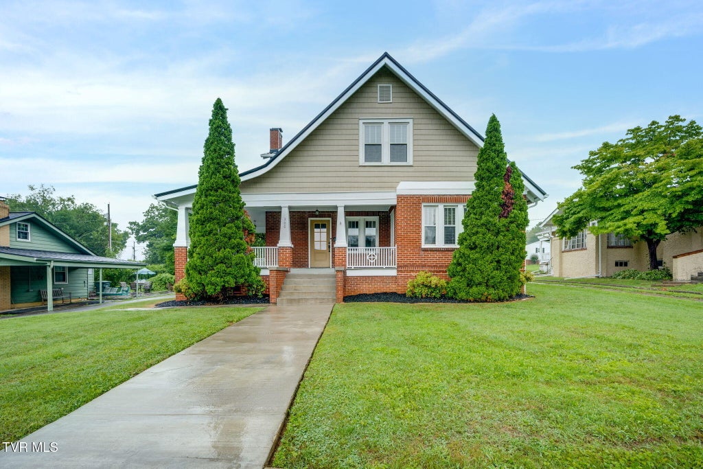 Photo of 300 Daytona Place, Elizabethton, TN 37643 (MLS # 9998628)
