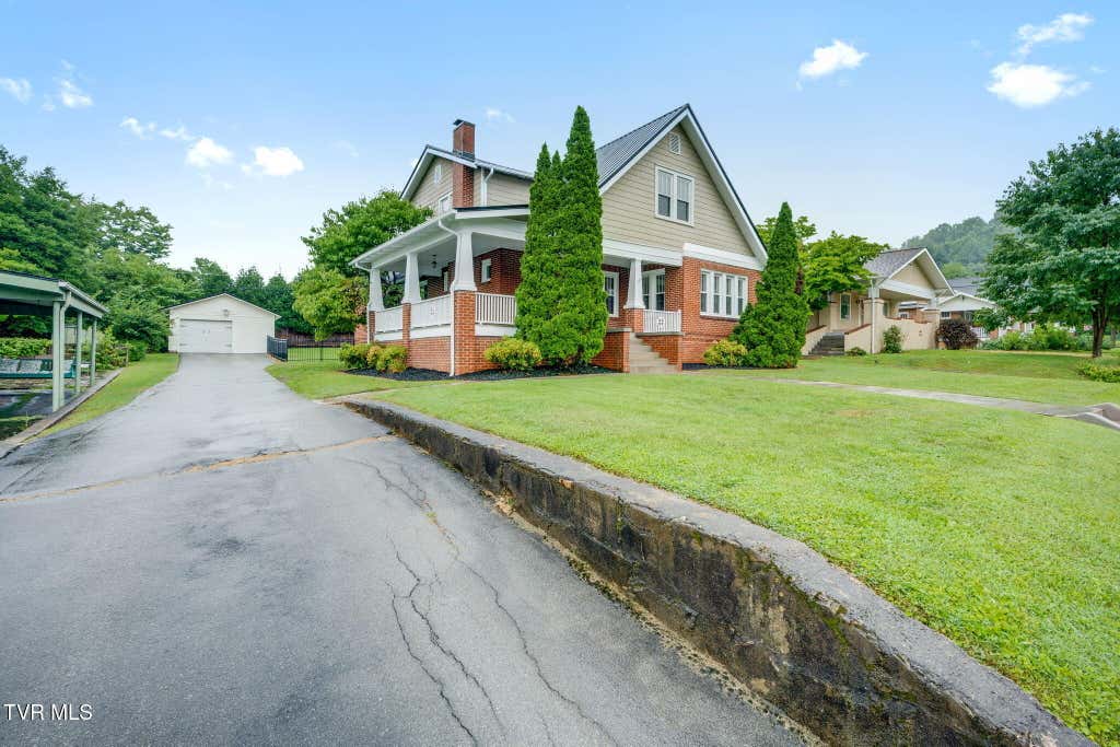 Photo of 300 Daytona Place, Elizabethton, TN 37643 (MLS # 9998628)