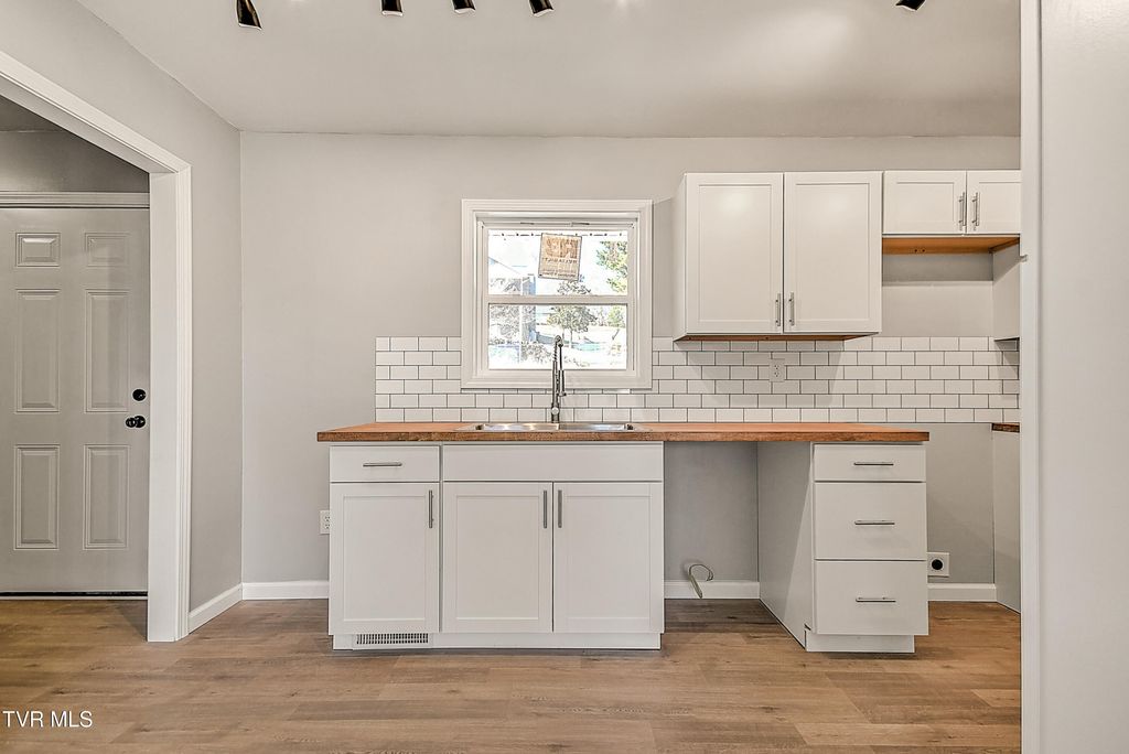 Photo of 2814 Toddman Street, Kingsport, TN 37660 (MLS # 9990321)