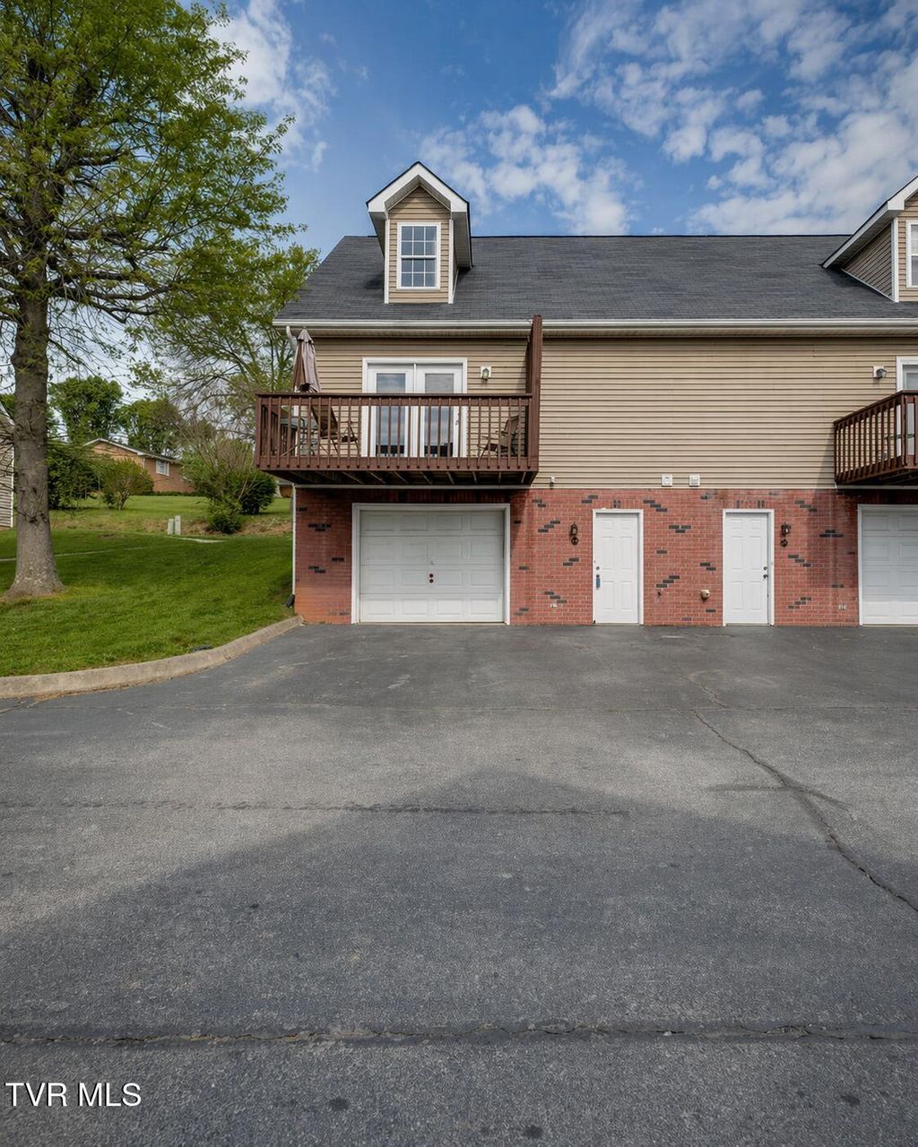 Photo of 206 Cambridgeshire Court, Johnson City, TN 37615 (MLS # 9993910)