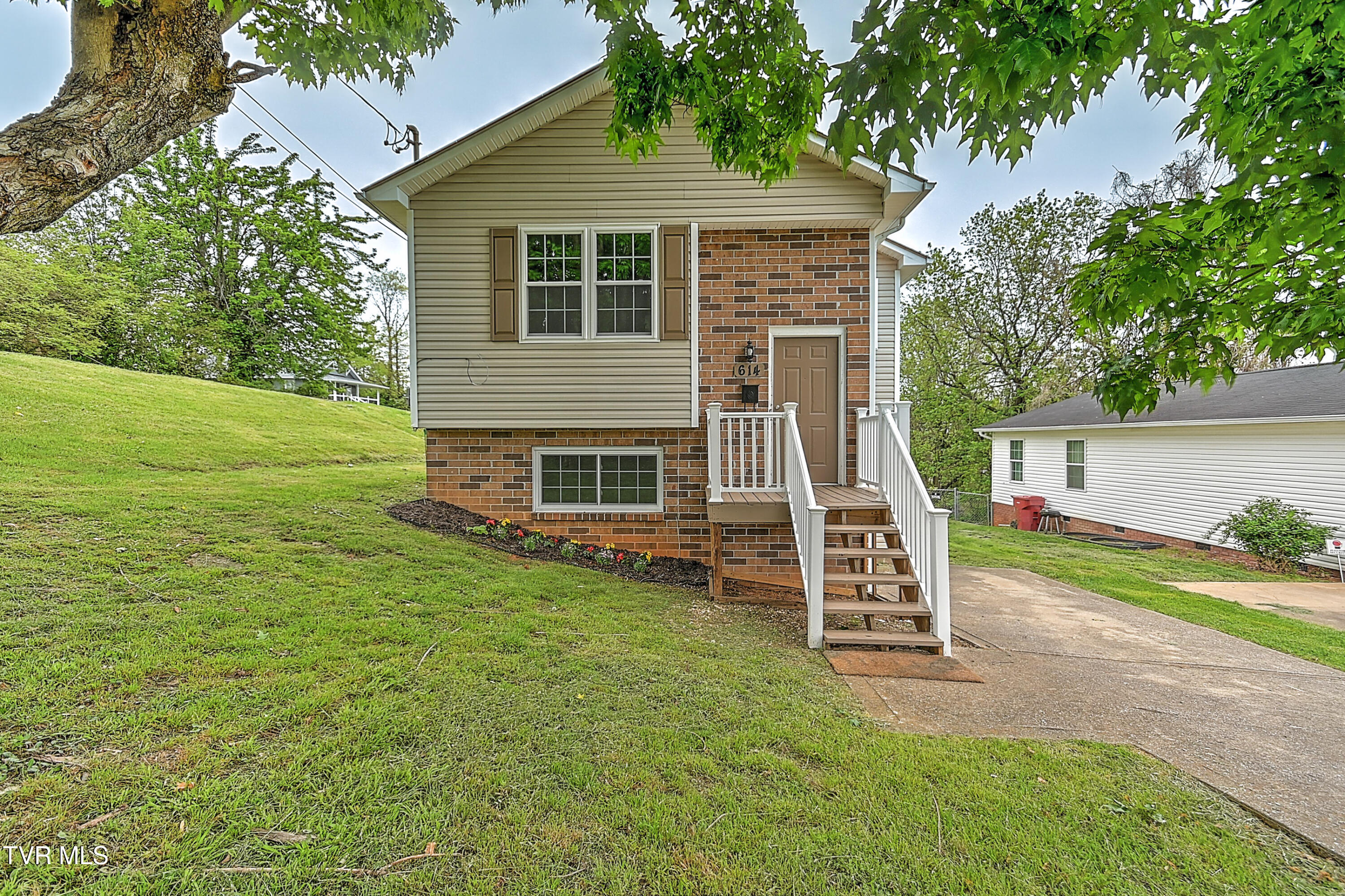 614 Davis Street, Johnson City, Tennessee image 1