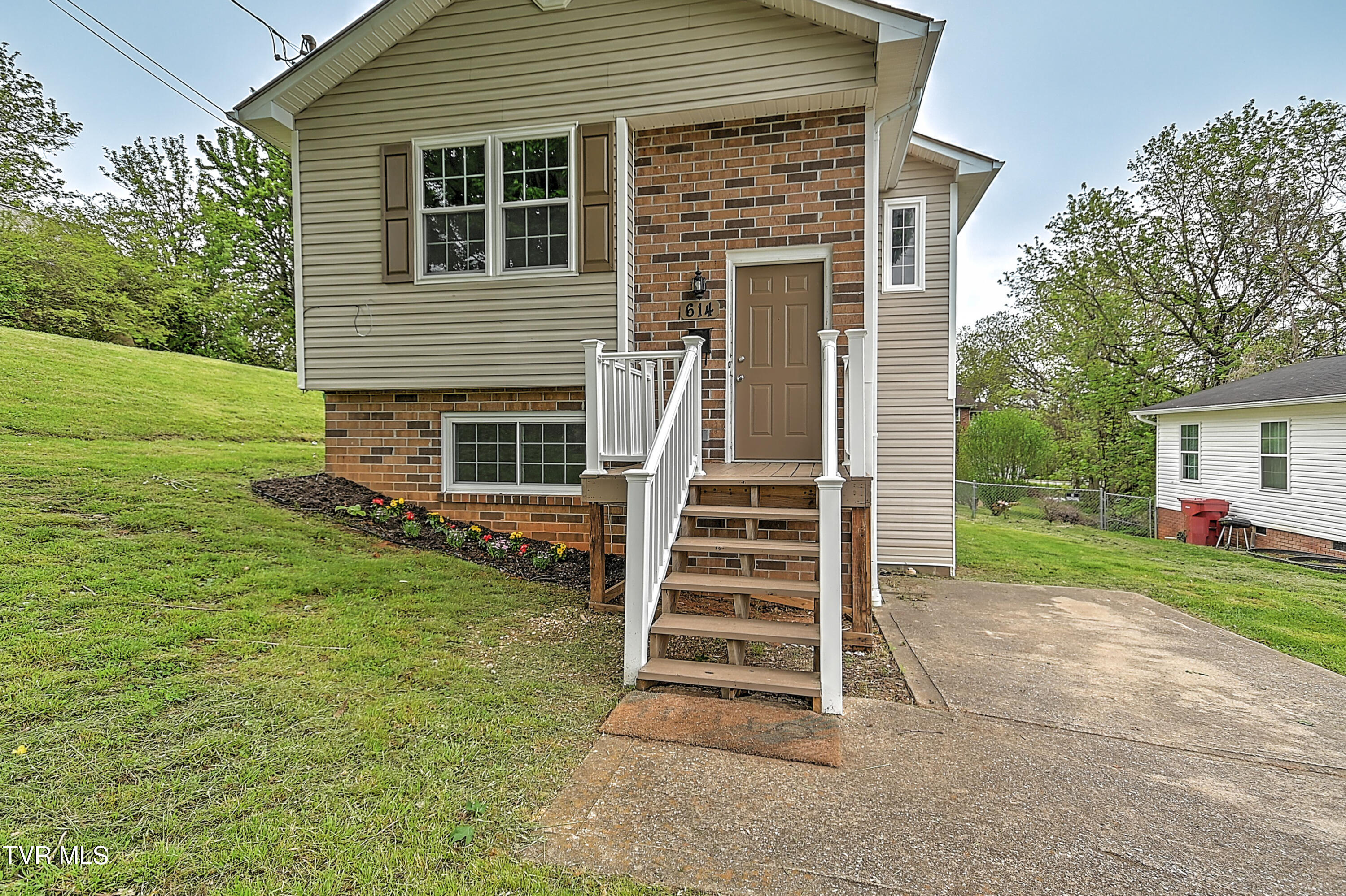 614 Davis Street, Johnson City, Tennessee image 2