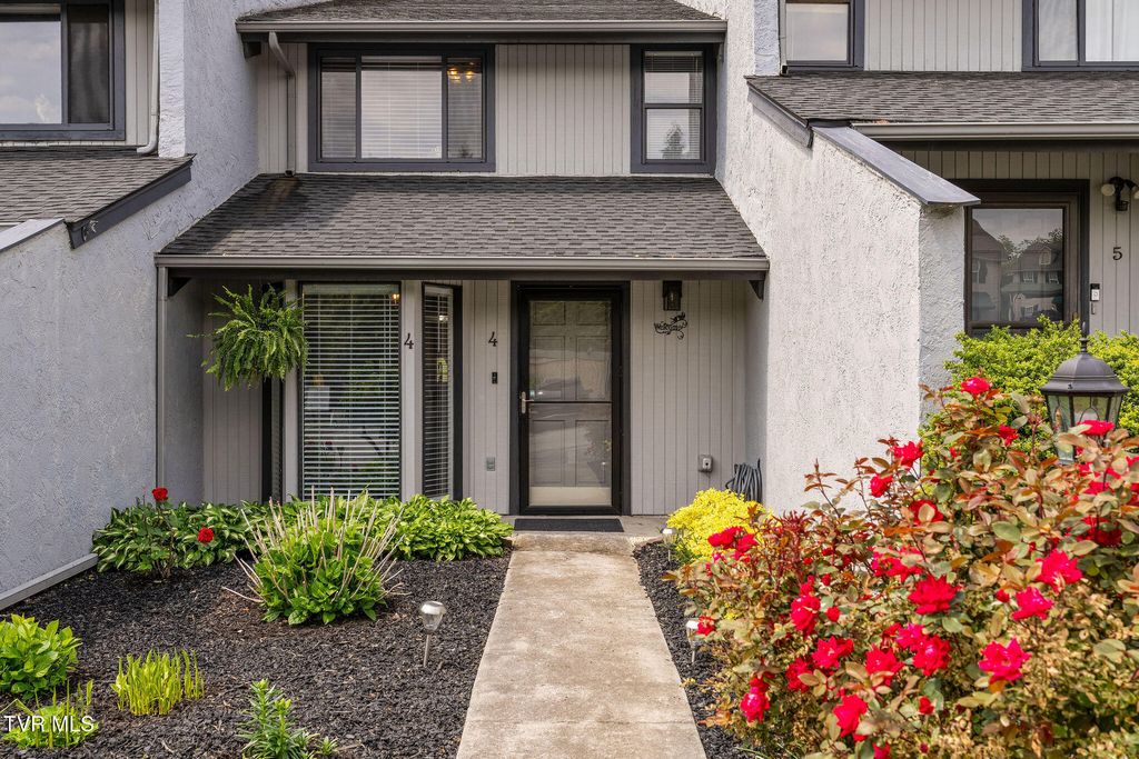 Photo of 2420 Volunteer Parkway #Apt 4, Bristol, TN 37620 (MLS # 9995314)