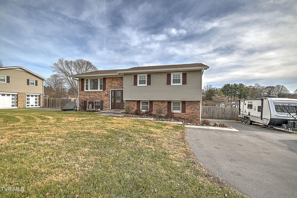 Photo of 428 Timber Oak Drive, Bristol, VA 24201 (MLS # 9989770)