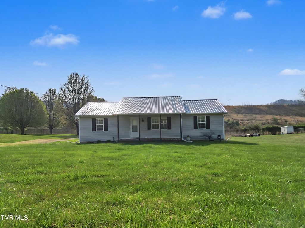 Photo of 1630 Whitehouse Road, Greeneville, TN 37745 (MLS # 9992940)