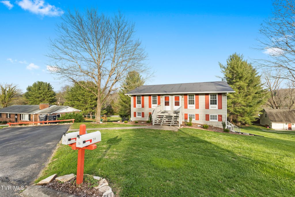 Photo of 208 Redstone Drive, Bristol, TN 37620 (MLS # 9991006)