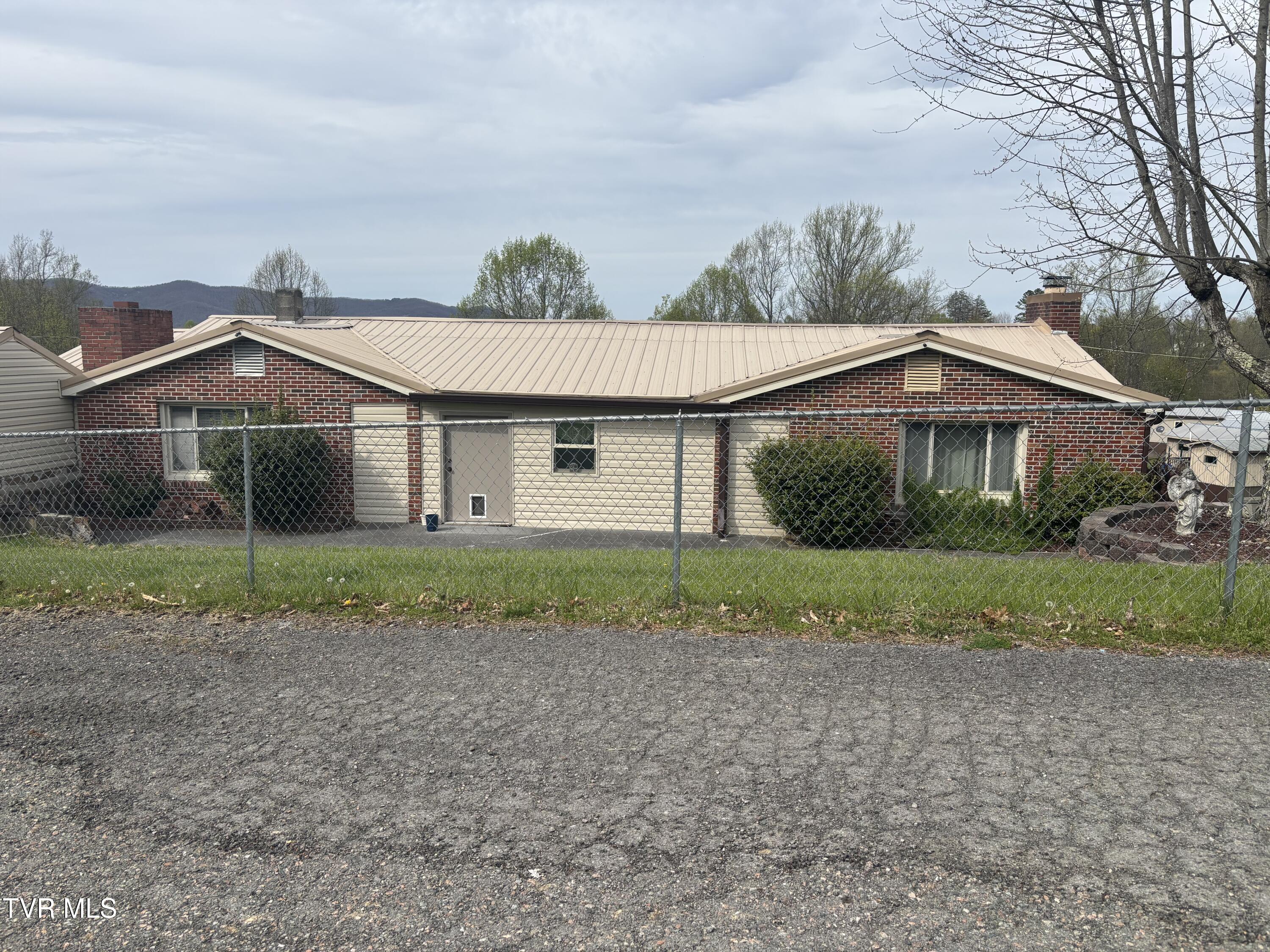 490 Delaney Lane, Clintwood, Virginia image 2