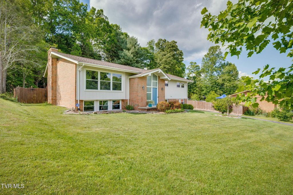 Photo of 1232 Buchelew Drive, Kingsport, TN 37663 (MLS # 9995374)
