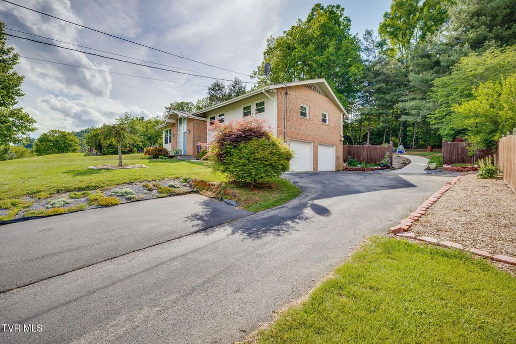 Photo of 1232 Buchelew Drive, Kingsport, TN 37663 (MLS # 9995374)
