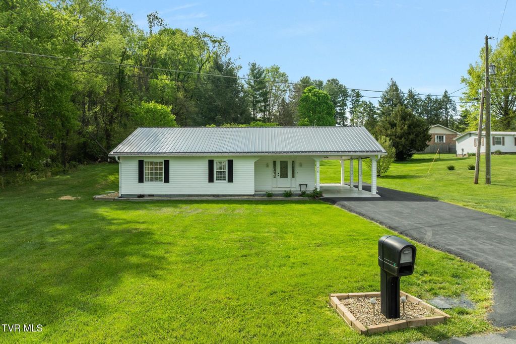 Photo of 416 Deck Valley Lane, Bristol, TN 37620 (MLS # 9994209)