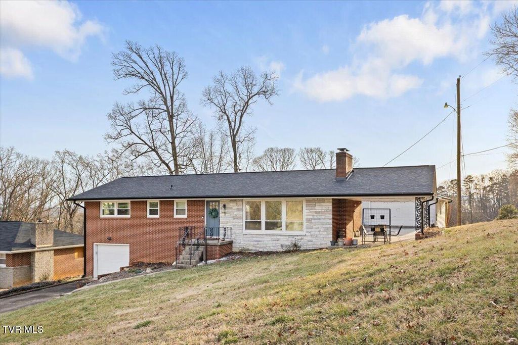 Photo of 204 Thompson Street, Kingsport, TN 37660 (MLS # 9990768)