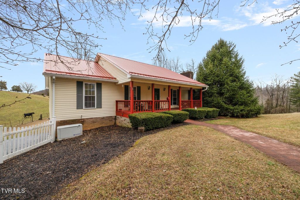 Photo of 206 Highland Road, Jonesborough, TN 37659 (MLS # 9991762)