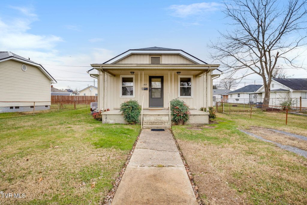 Photo of 1305 Sevier Avenue, Kingsport, TN 37664 (MLS # 9989634)