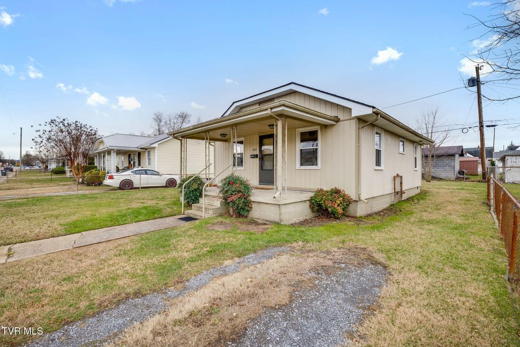 Photo of 1305 Sevier Avenue, Kingsport, TN 37664 (MLS # 9989634)