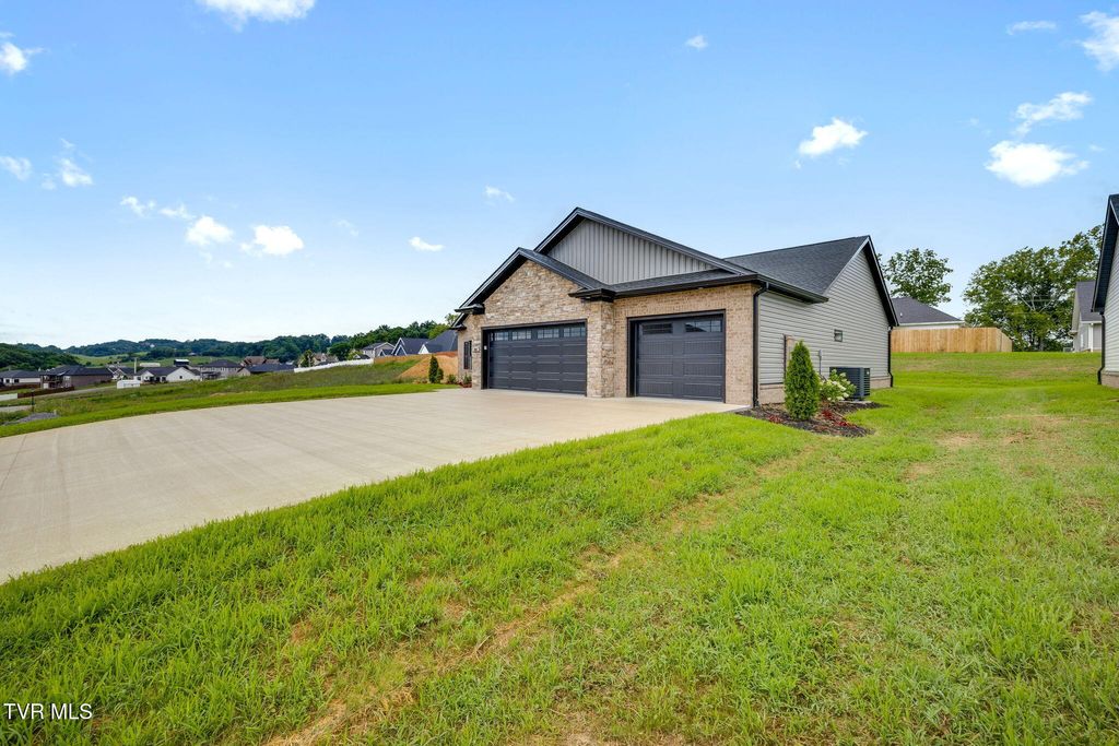 Photo of 962 Cabot Cove, Jonesborough, TN 37659 (MLS # 9998145)