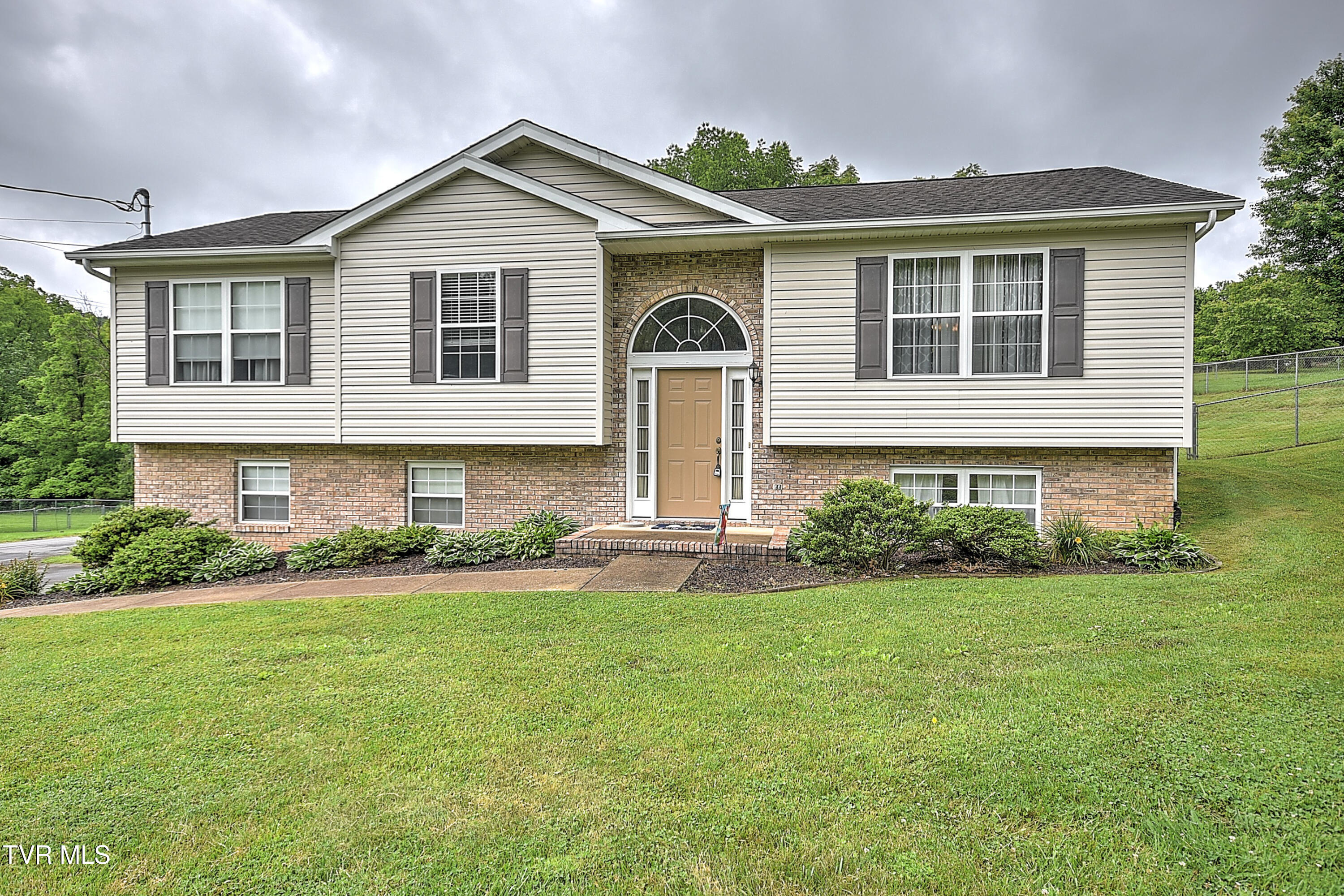 196 Keystone Drive, Blountville, Tennessee image 1