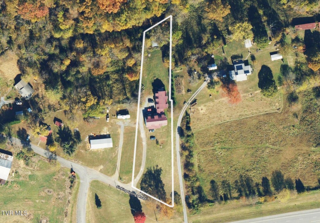 Photo of 450 Sinking Springs Rd Extension, Bristol, TN 37620 (MLS # 10000418)
