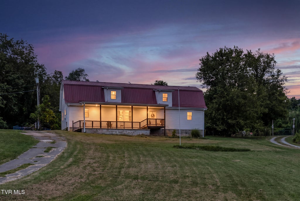 Photo of 450 Sinking Springs Rd Extension, Bristol, TN 37620 (MLS # 10000418)