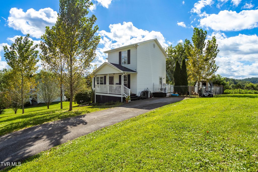 Photo of 226 Hallock Drive, Abingdon, VA 24210 (MLS # 9984996)