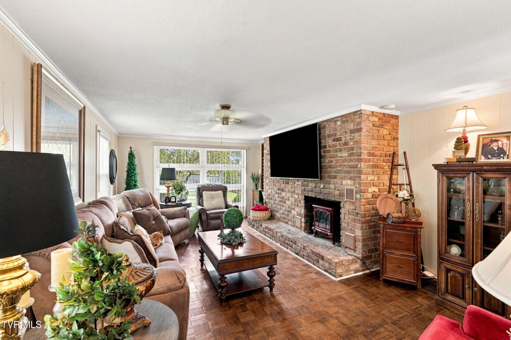 Photo of 317 Sunnybrook Drive, Bristol, TN 37620 (MLS # 10000168)