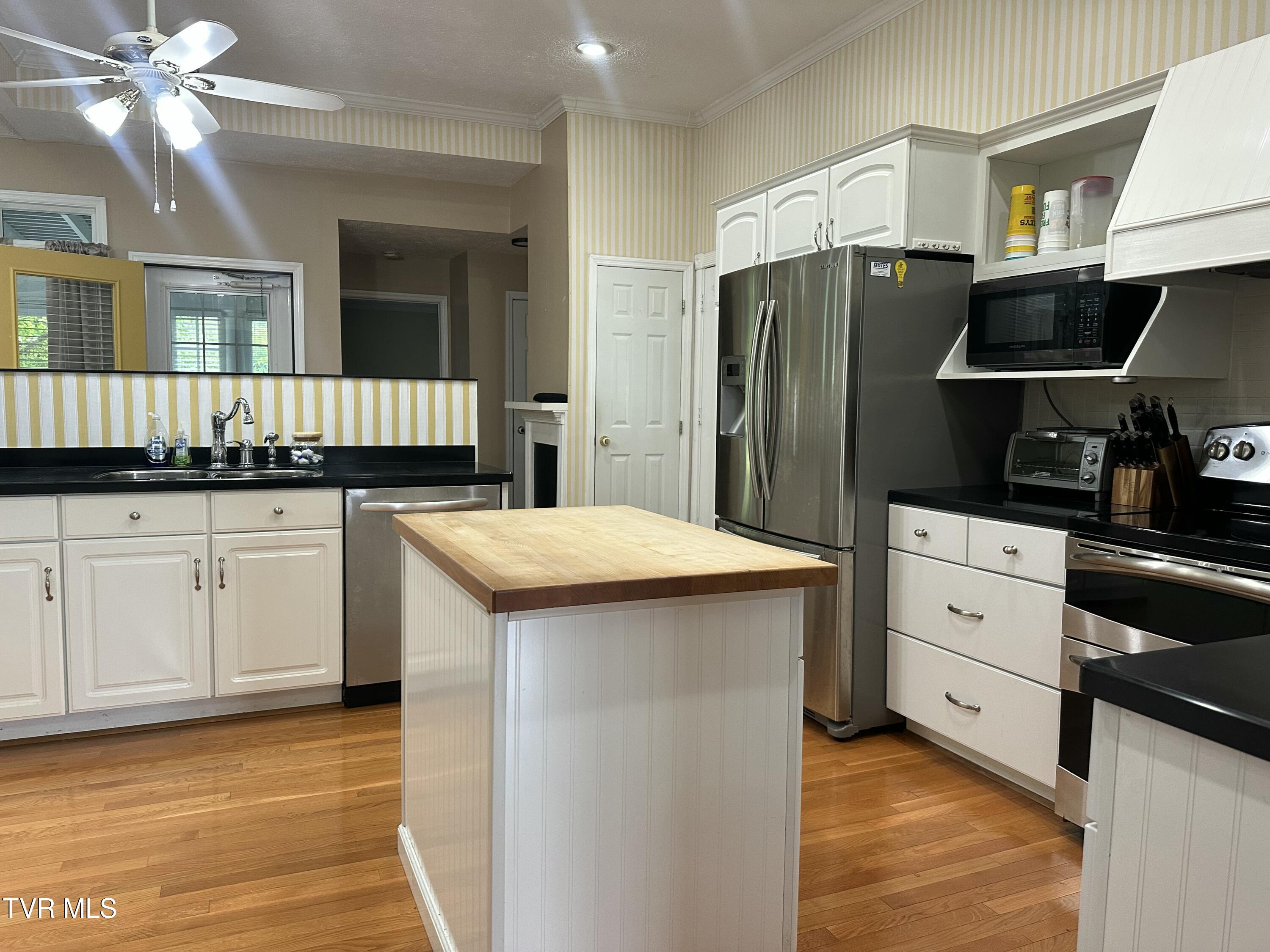 390 Springdale Drive, Bristol, Tennessee image 13