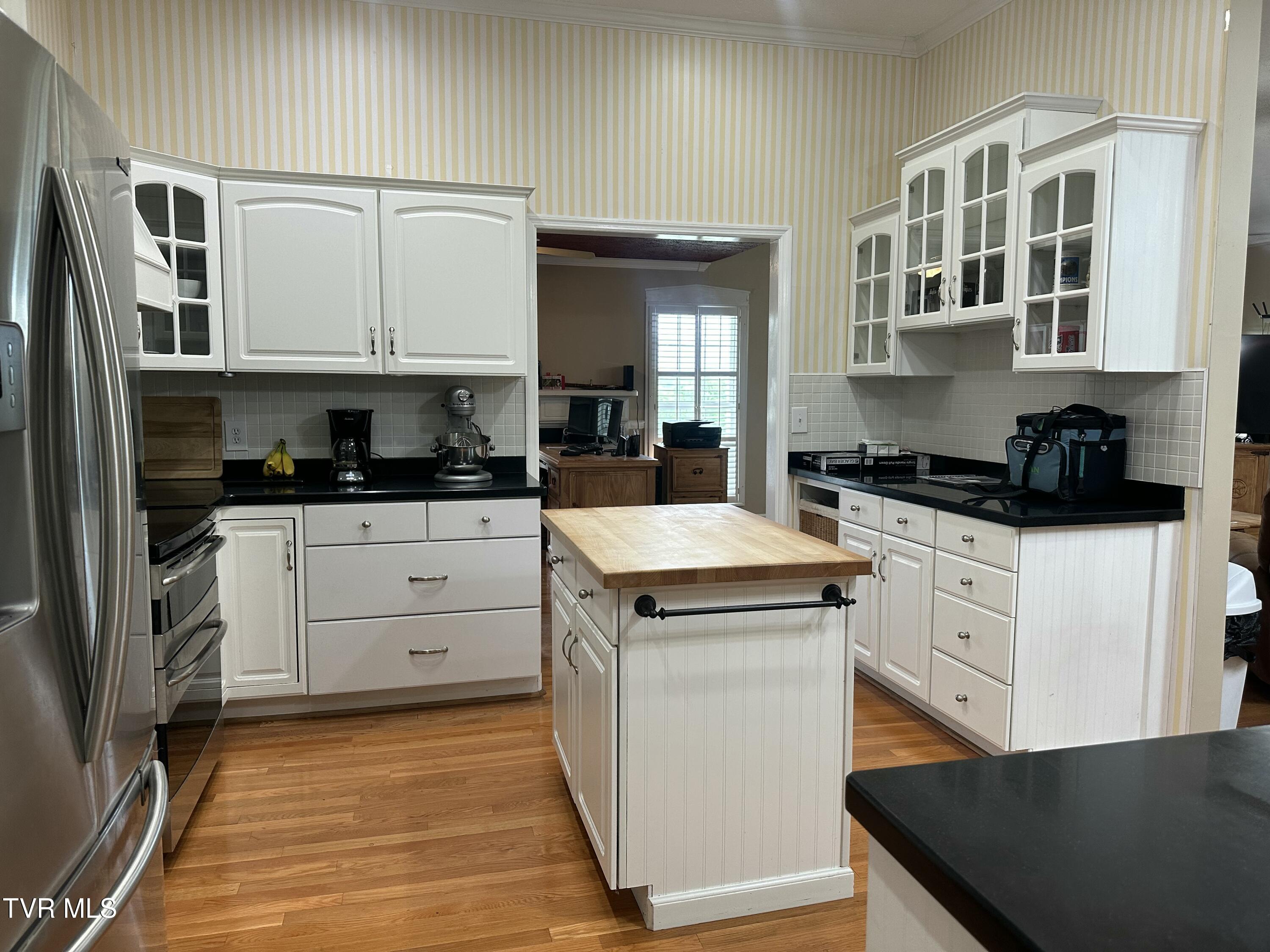 390 Springdale Drive, Bristol, Tennessee image 17