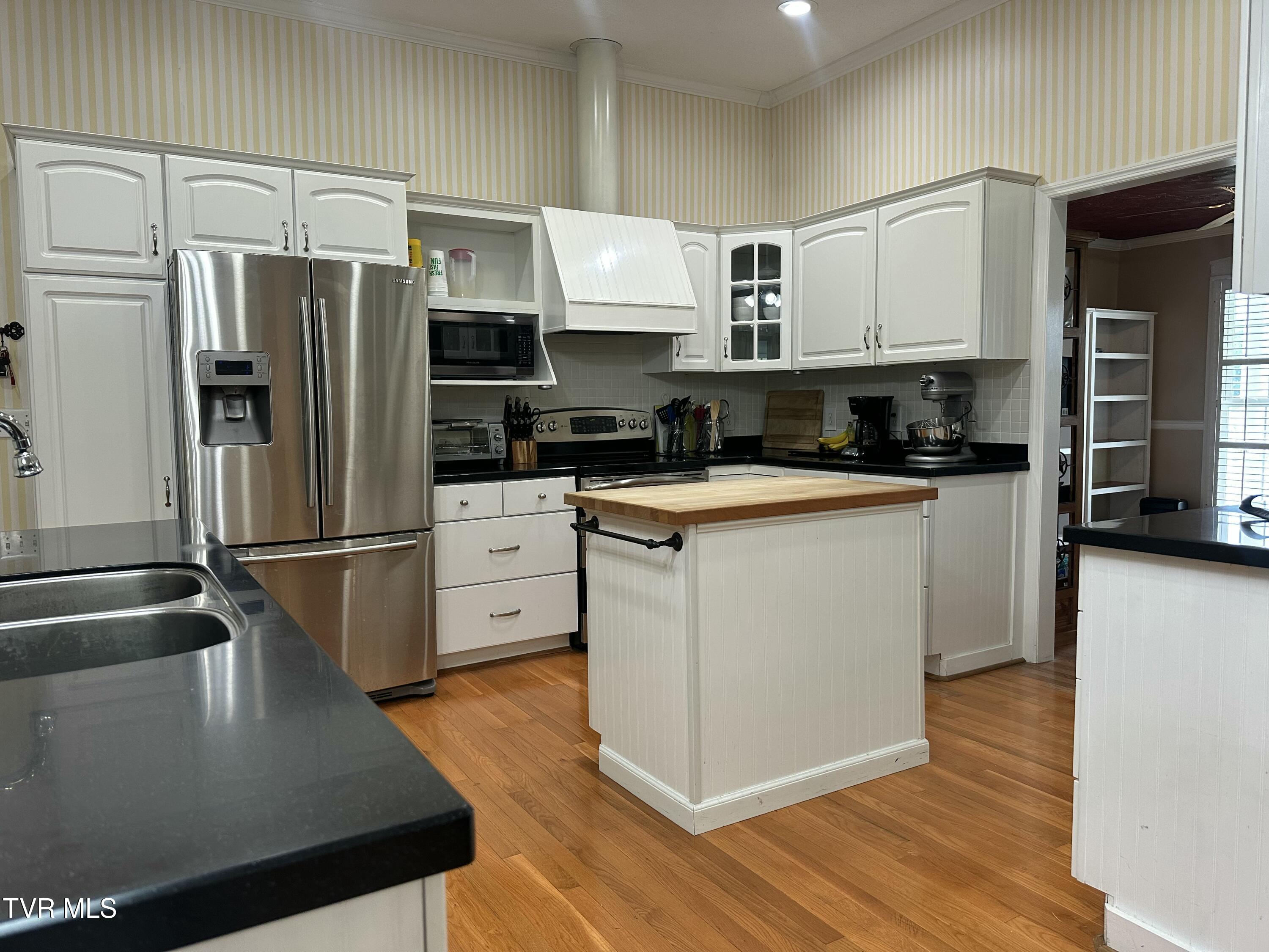 390 Springdale Drive, Bristol, Tennessee image 12