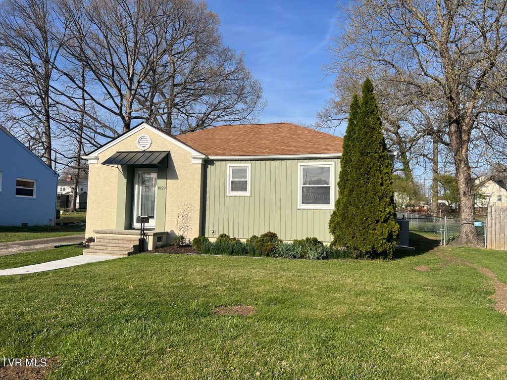 Photo of 1829 Kenwood Road, Kingsport, TN 37664 (MLS # 9992415)