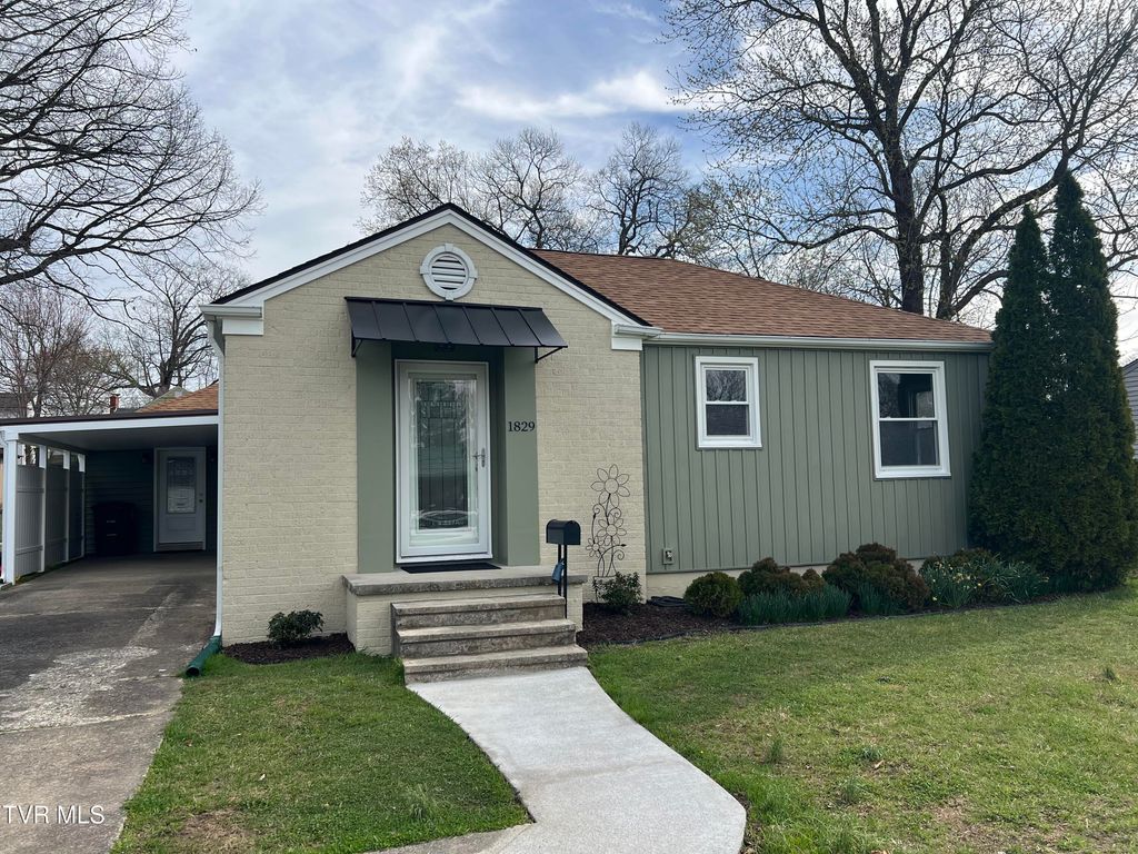 Photo of 1829 Kenwood Road, Kingsport, TN 37664 (MLS # 9992415)