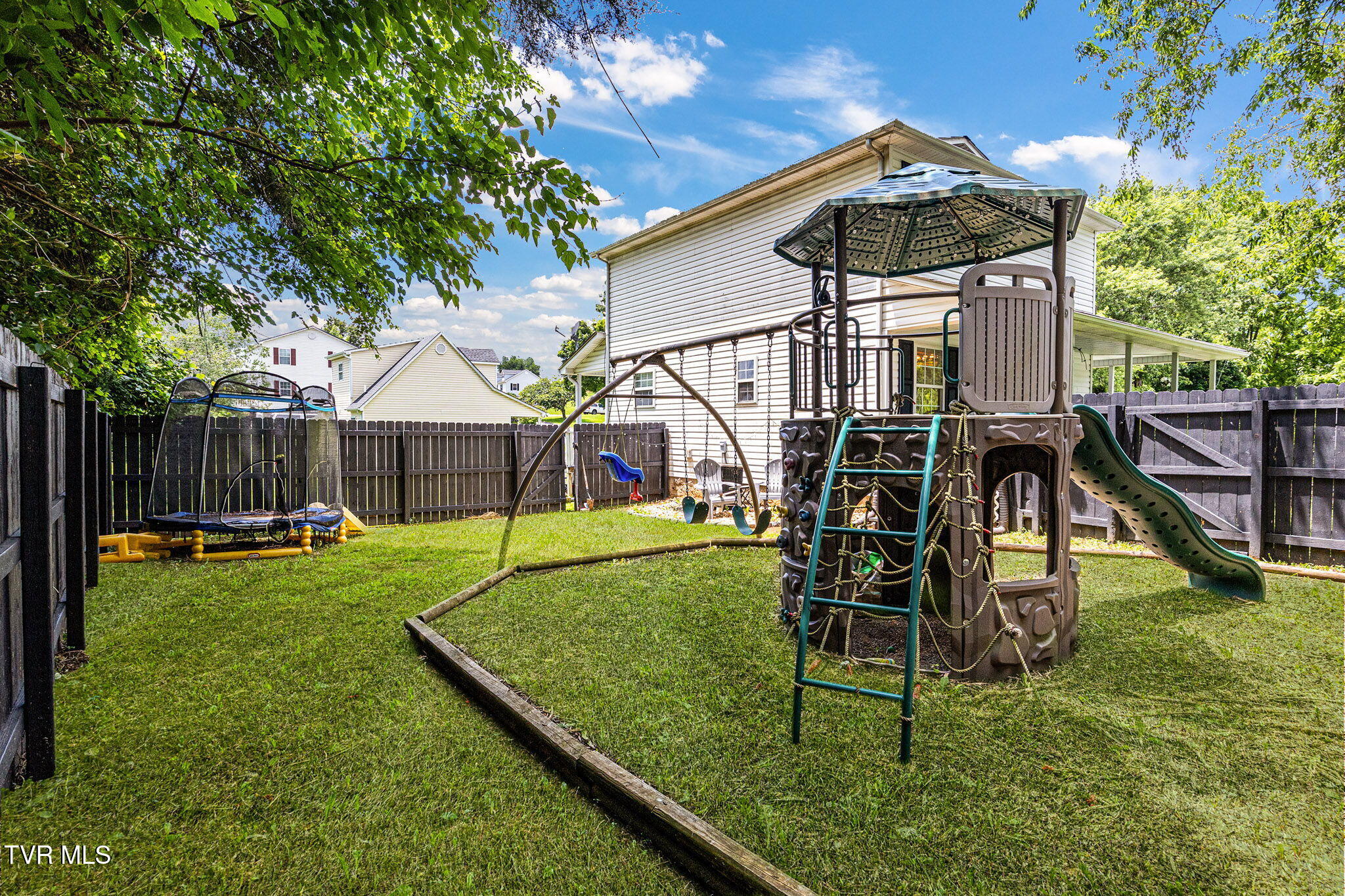 Abingdon, Virginia 24210, United States, 3 Bedrooms Bedrooms, ,3 BathroomsBathrooms,Residential,Active,155726